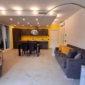 Casa Di Como. Apartment Como