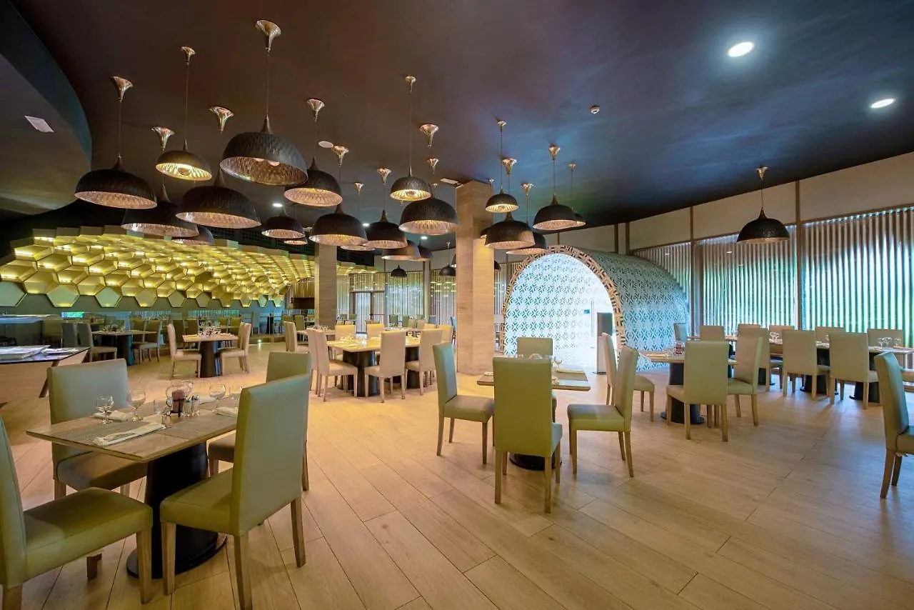 Grand Sirenis Punta Cana Resort & Aquagames 5*, Uvero Alto